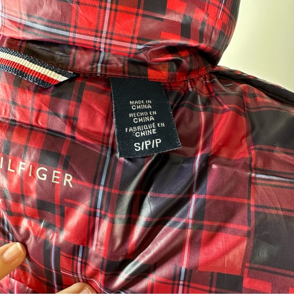 Tommy Hilfiger Red Plaid Packable Lightweight Puffer Vest Size S - Picture 12 of 13